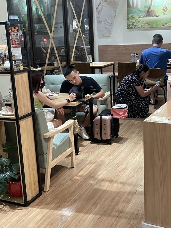 森林小徑健行店對寵物超友善